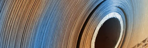 Cardboard for flat layers of corrugated board