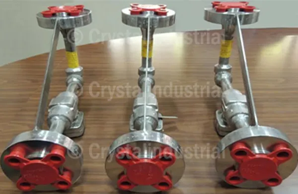 Fixed and retractable injection quills