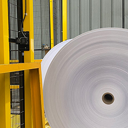 Cutting and handling of paper and cardboard in reels