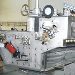 servall hydraulic head box