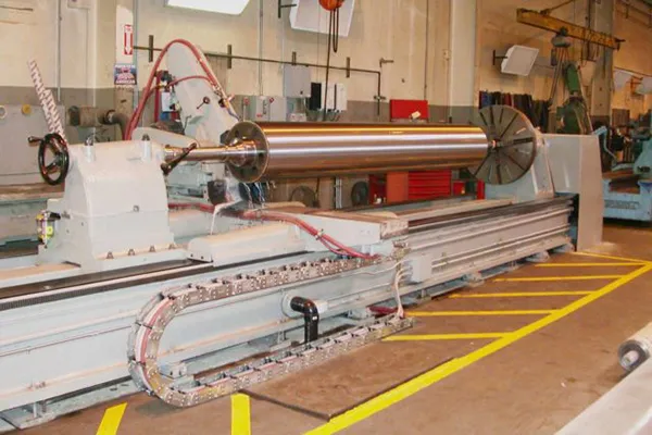 PRECISION ROLL GRINDING & BALANCING